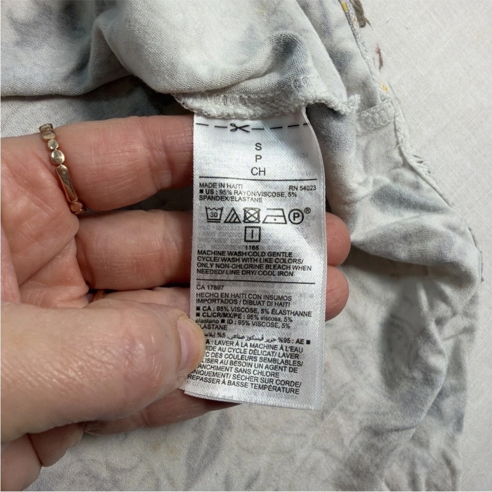 OLD NAVY Women’s Flowy Floral Print Tank Top. S - Picture 10 of 10